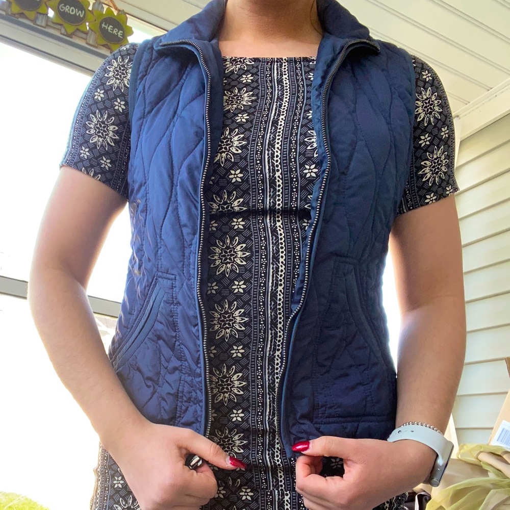 🌿Sleek and Stylish Quilted Pattern Blue Old Navy Vest